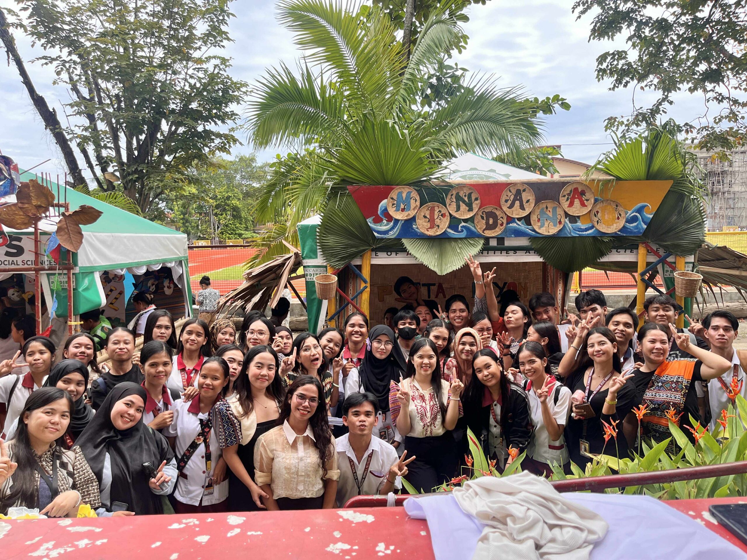 Mga nagwagi sa iba’t-ibang paligsahan ng Buwan ng Wika, pinarangalan ...