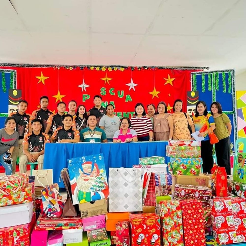 GIVE LOVE THIS YULETIDE SEASON