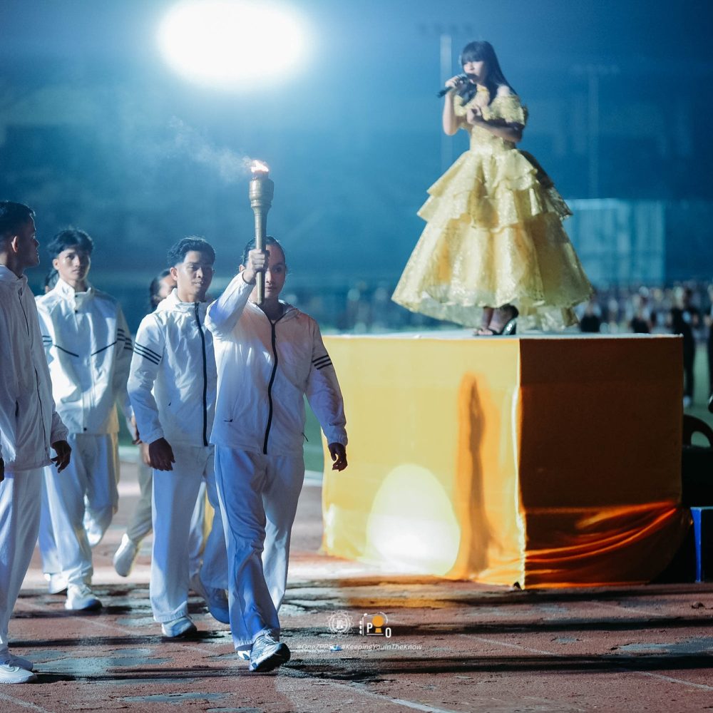 Senior athletes draw emotions, lead torch lighting